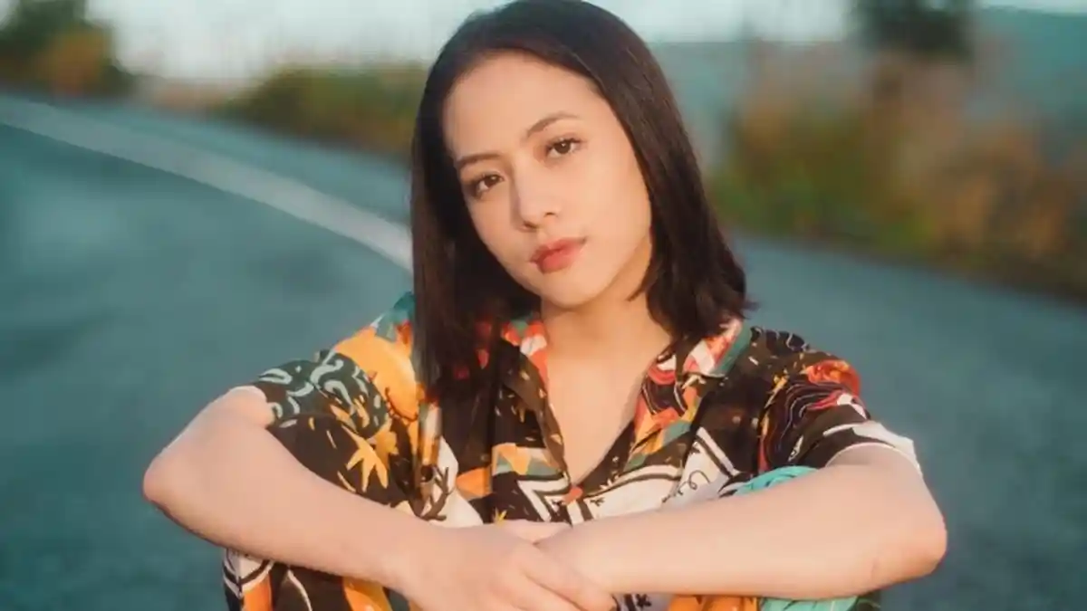 Adhisty Zara Tak Lagi Dibela sang Kakak Setelah Video Ciumannya Tersebar: Capek Kena Imbasnya