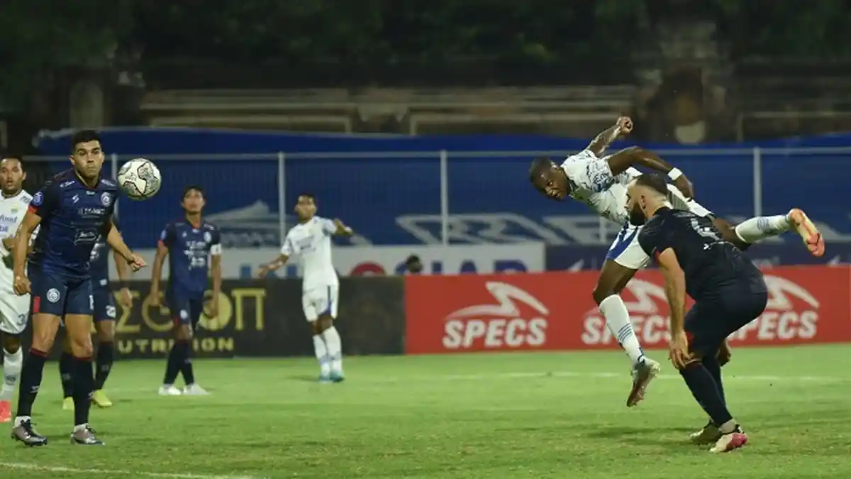 Analisis Kemenangan Comeback Persib Atas Arema, Pengamat Beber Pakem Jitu 1 Striker & Warning Robert