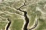 Pemandangan Unik Saat Sungai dan Danau di China Mengering