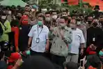 anies-berbicara-tentang-ump-kepada-massa-buruh-di-depan-balai-kota-jakarta-kamis-18112021.jpg