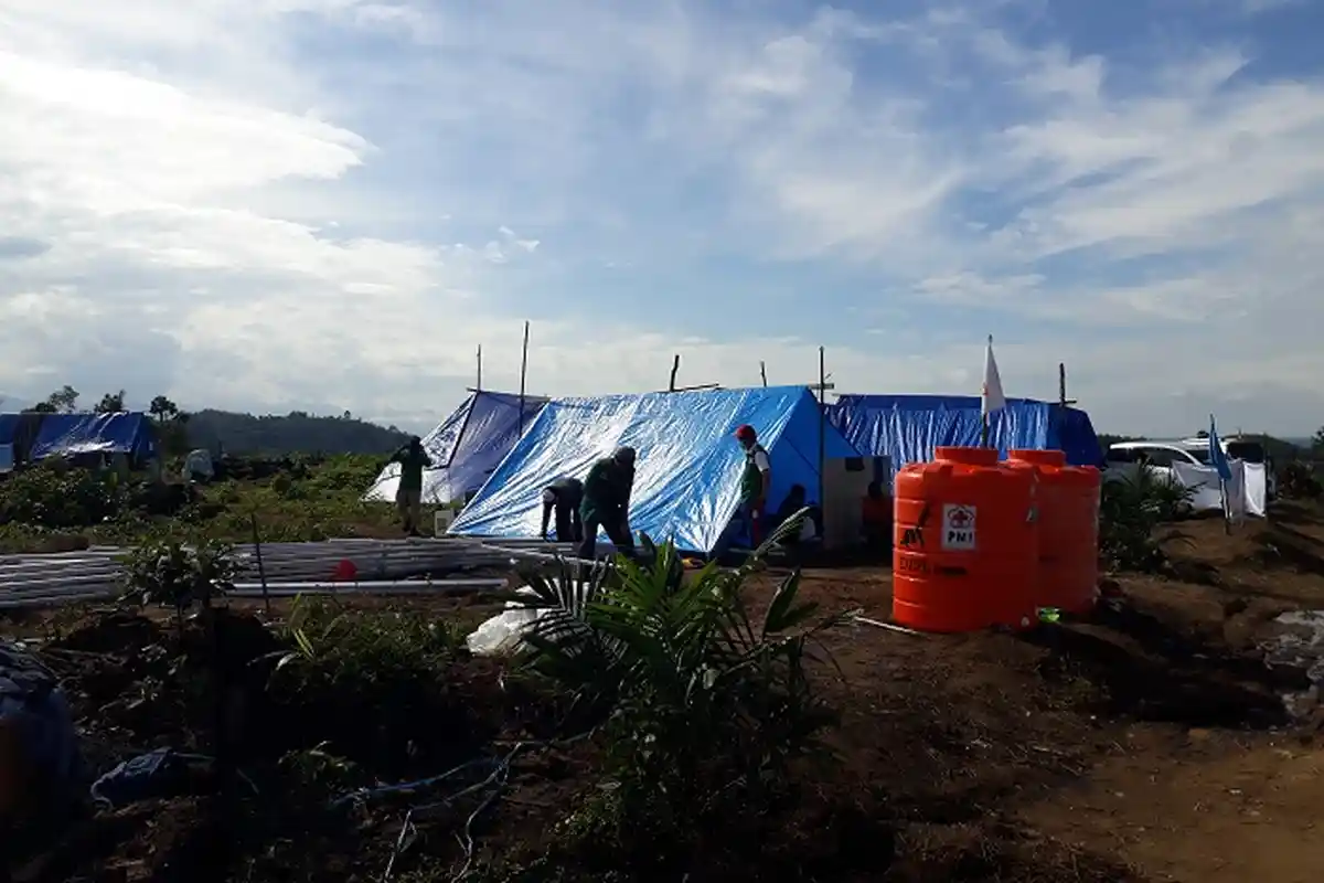 Wahdah Islamiyah Gowa Bangun Musalla Buat Pengungsi Banjir Bandang Luwu Utara di Posko Meli