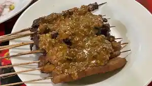 Lokasi-Sate-Kere-Yu-Rebi-ini-berlokasi-di-Jalan-Kebangkitan-Nasional.jpg