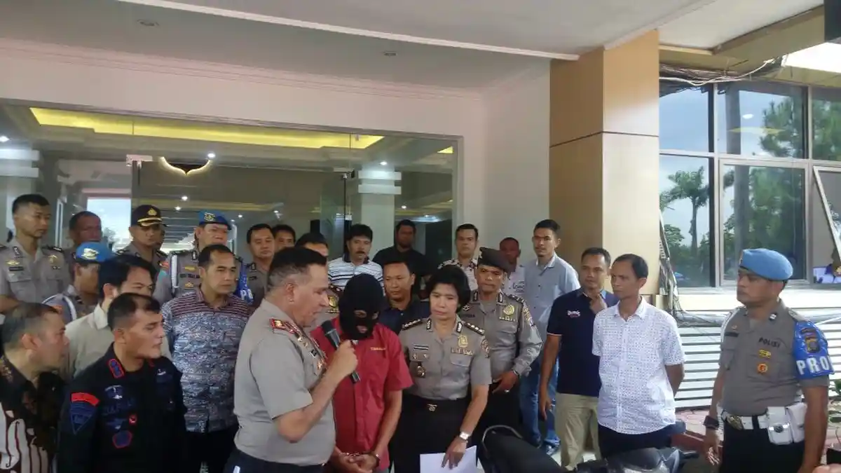 TEROR: Ada Uang Rp 1,5 Miliar, Dibalik Motif Pelemparan Kepala Babi di Teras Gedung Warga Minang