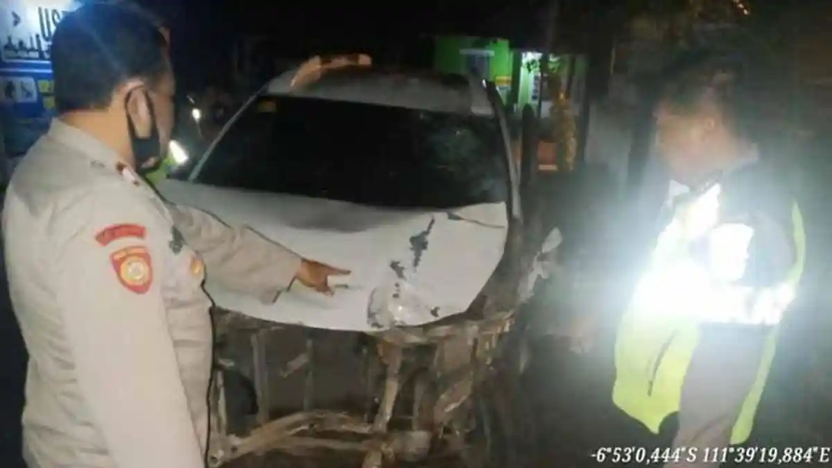 Polisi Tabrak Pengendara Motor dari Arah Belakang di Tuban, 2 Orang Tewas