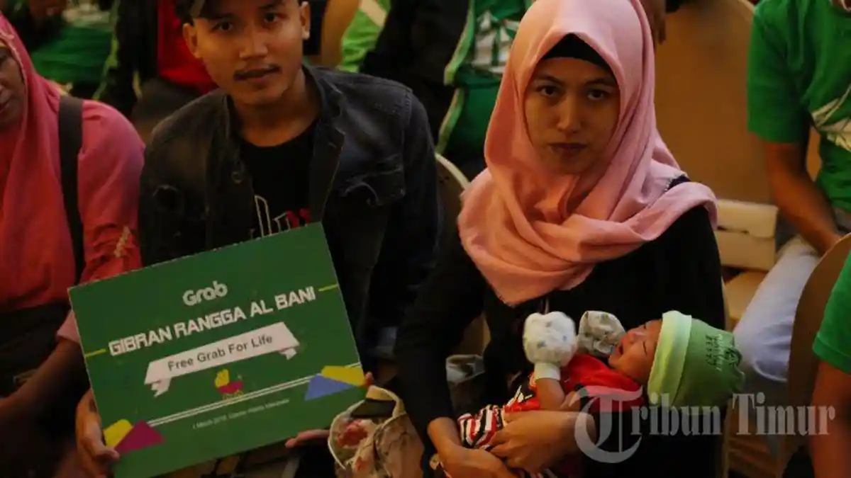 FOTO: Bayi Gibran Rangga Dapat Penghargaan dari Grab di Hotel Clarion - grab_20180301_204221.jpg