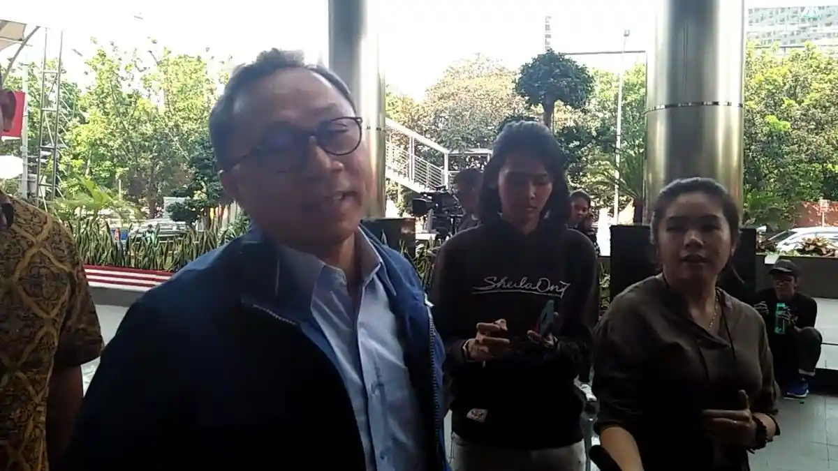 Zulkifli Hasan Diperiksa KPK Terkait Kasus Suap yang Membelit Adiknya Zainuddin Hasan