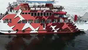 Kapal-penyeberangan-ASDP-di-perairan-Danau-Toba.jpg