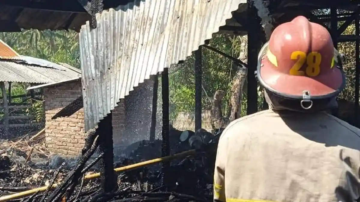 Kebakaran Rumah di Desa Sapit Sumbawa, 2 Orang  Alami Luka Bakar hinggs Kerugian Capai Rp50 Juta