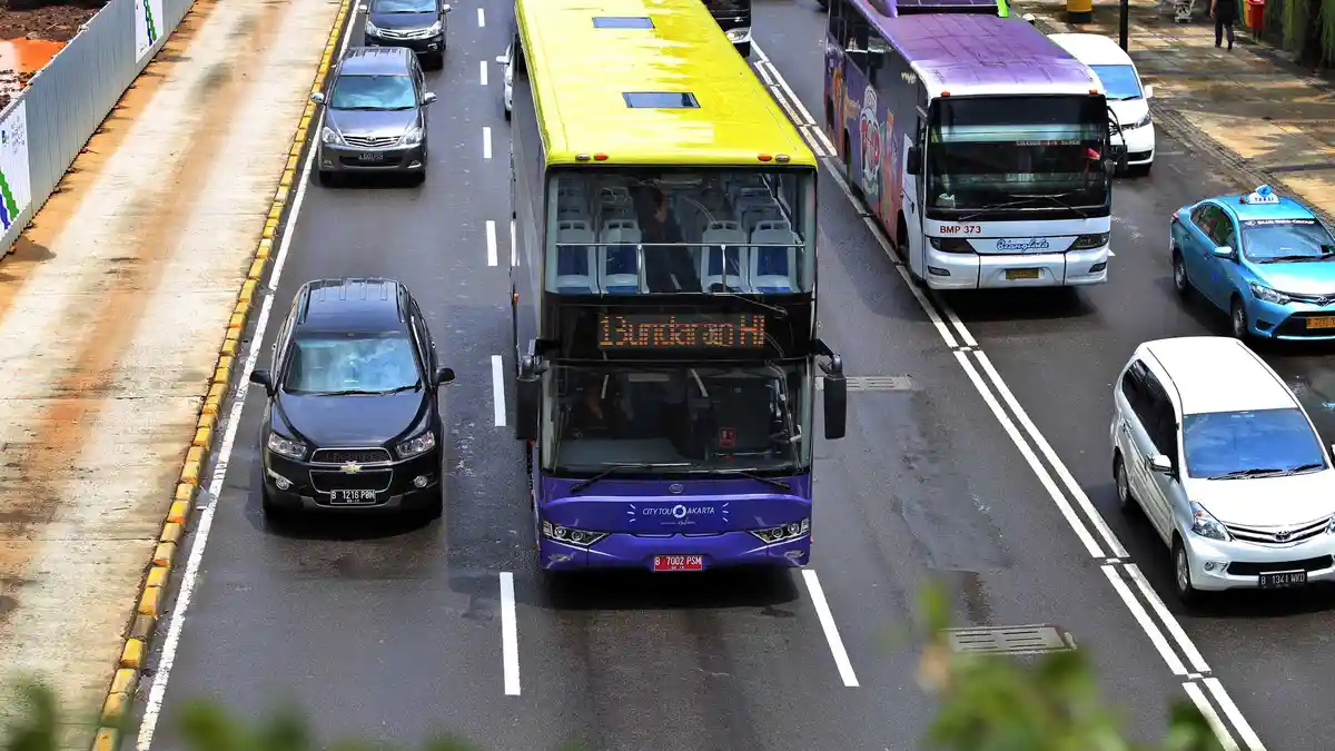 Sumiati Senang Bisa Jadi Sopir Bus City Tour Jakarta