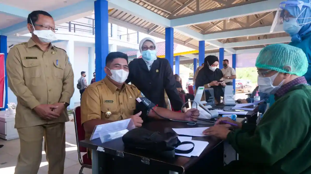 Vaksinasi Corona di Bintan Tahap 2, Wabup Bintan Robby Kurniawan Ikut Disuntik Vaksin
