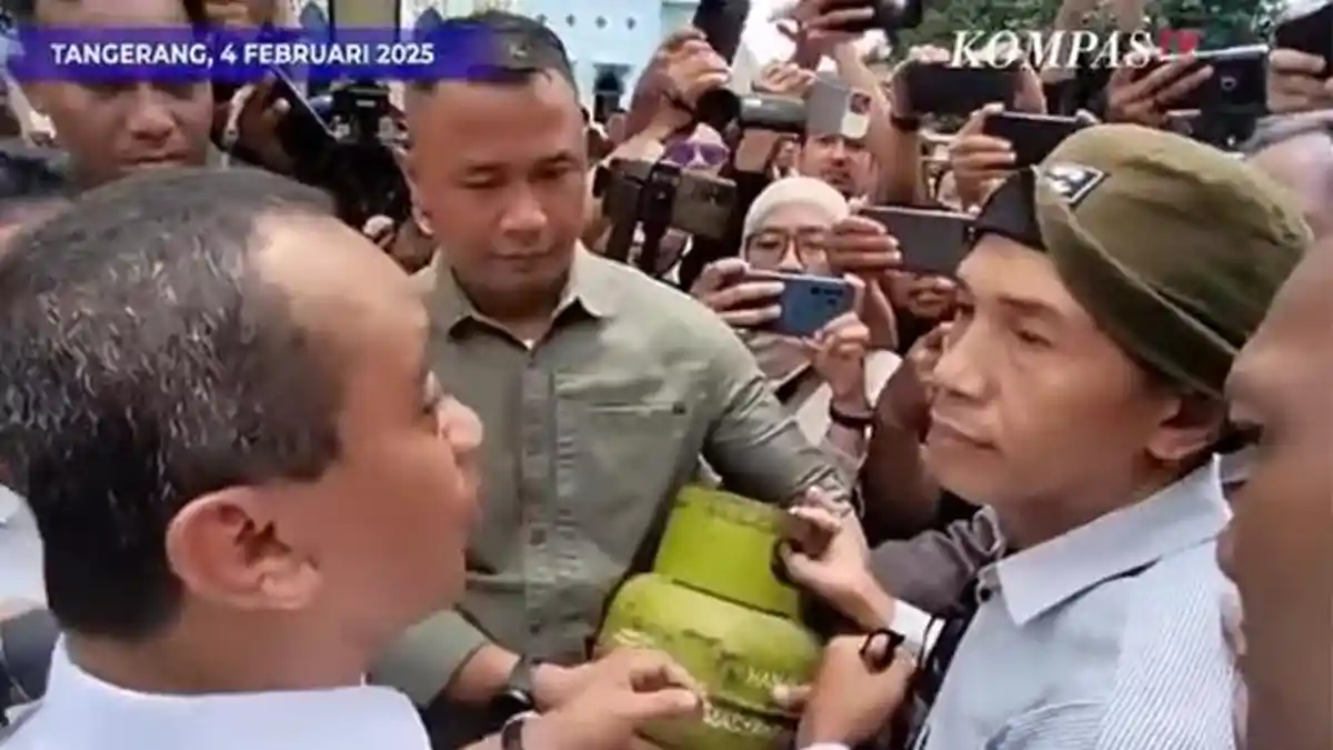 'Logikanya Jalan Dong Pak!' Reaksi Bahlil Disemprot Warga Antre LPG 3 Kg, Sabar Tahan Diri
