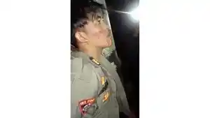 Seorang-pria-yang-merupakan-polisi-gadungan-saat-diamankan-warga.jpg