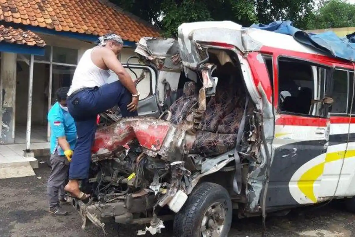 Kecelakaan Maut Pukul 17.30 WIB, Minibus Tertabrak Kereta Api Tewaskan 5 Orang, Ini Nama-nama Korban