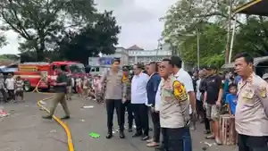 Kebakaran-Pasar-Induk-Kramat-Jati.jpg