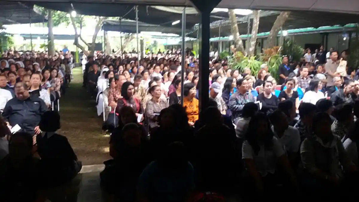 Ribuan Umat Hadiri Pemakaman Uskup Agung Semarang - pemakaman-uskup-agung-semarang_20151113_133342.jpg