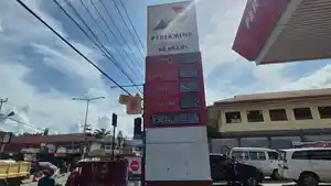 EXLITE-NAIK-Papan-informasi-harga-BBM-di-SPBU-Permin.jpg