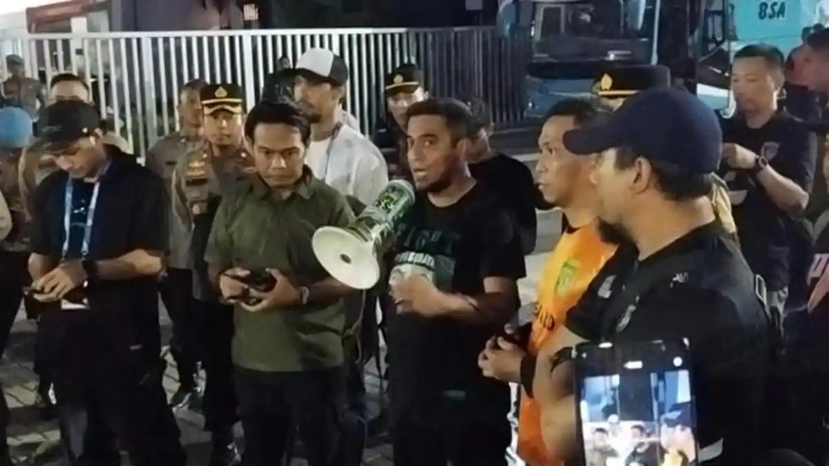 Berita Persebaya Hari Ini Populer: Tuntutan Bonek Dikabulkan, Alasan Uston Usai Ditahan Persis