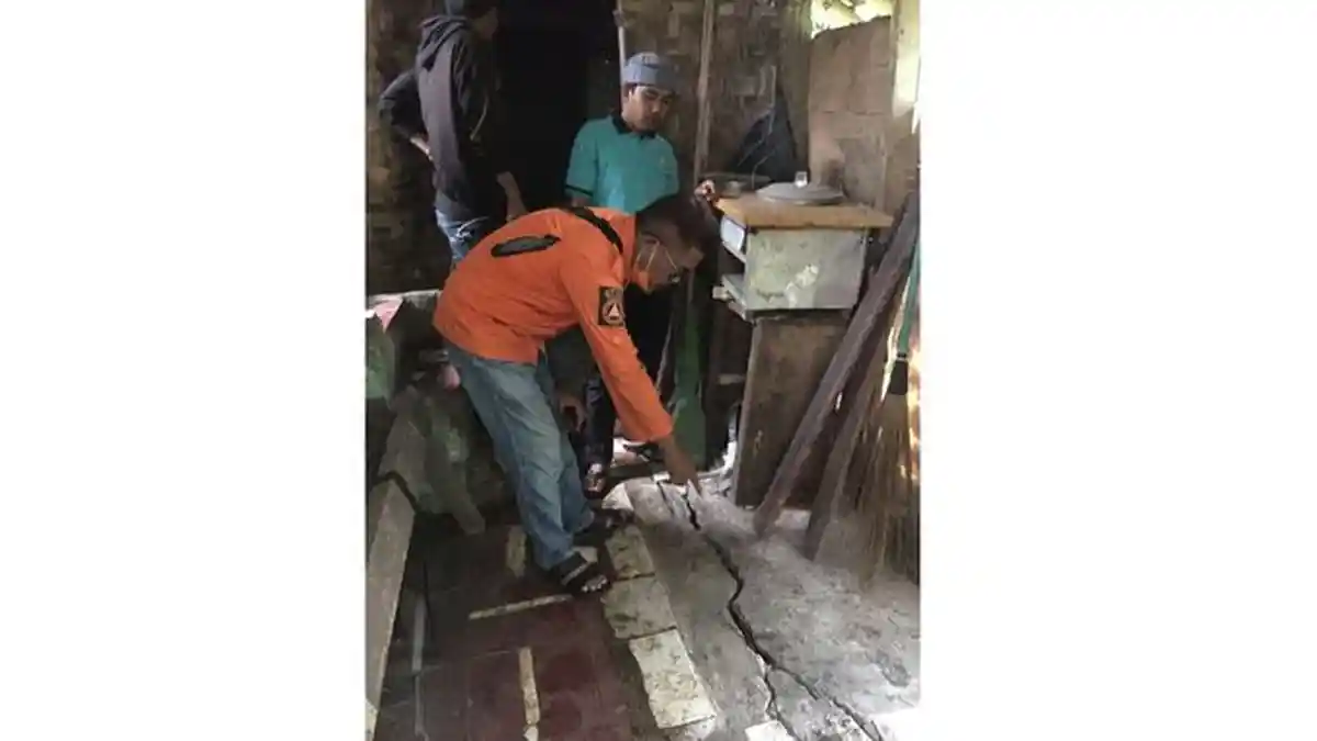 Rumah Warga di Sukabumi Retak-retak Akibat Pergerakan Tanah, Ada Keluarga yang Terpaksa Mengungsi