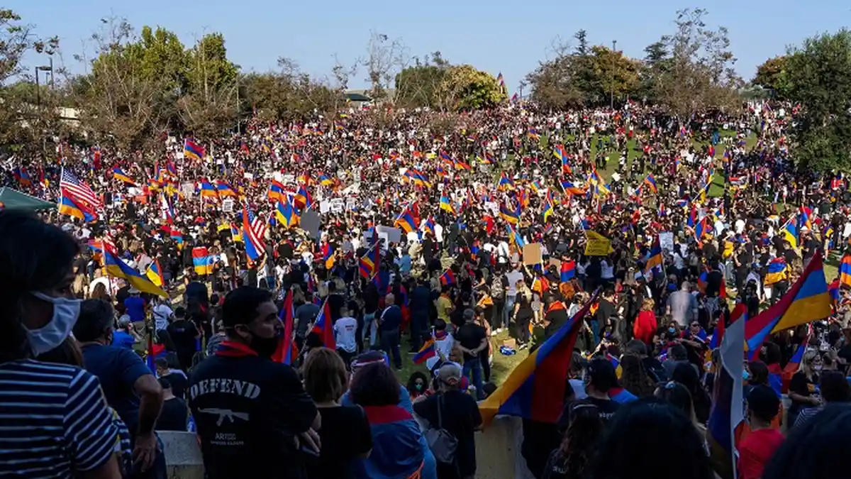 Puluhan Ribu Warga Berdemo di Beverly Hills Untuk Mendukung Armenia