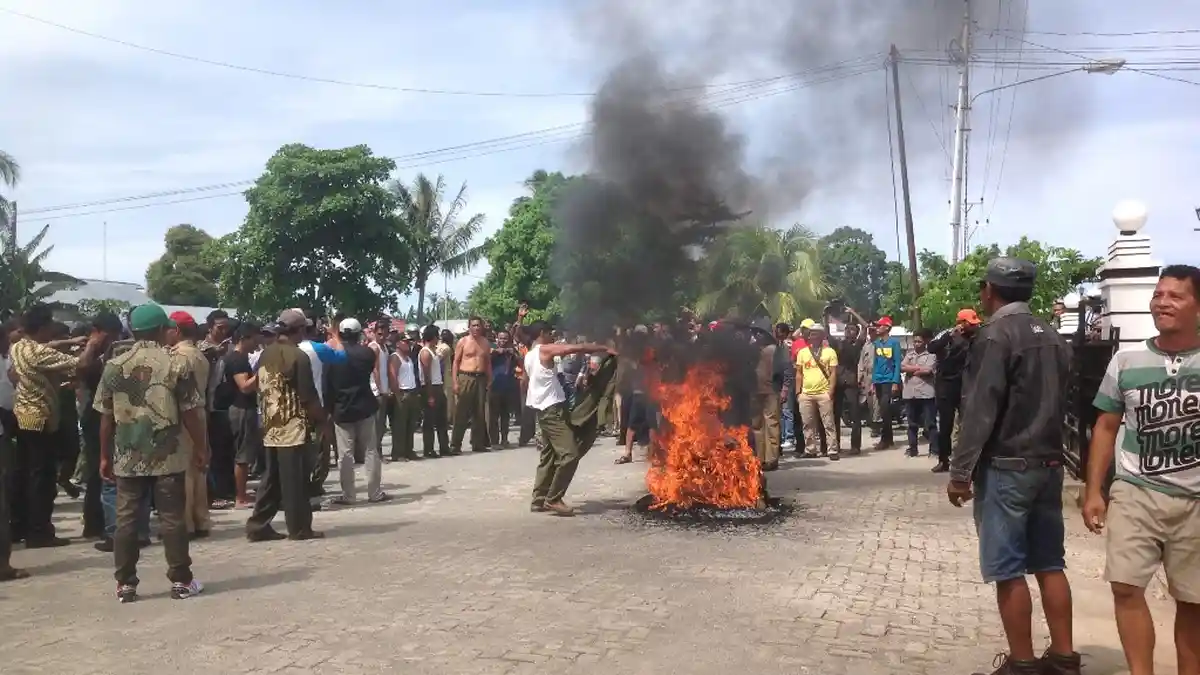 Penyidik KPK Jemput Paksa Bupati Morotai Rusli Sibua