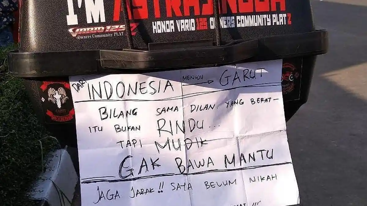 Meme Kocak Pemudik Motor, dari Cuma Berani Bawa Ketupat hingga Curahan Hati Pengendara Ninja
