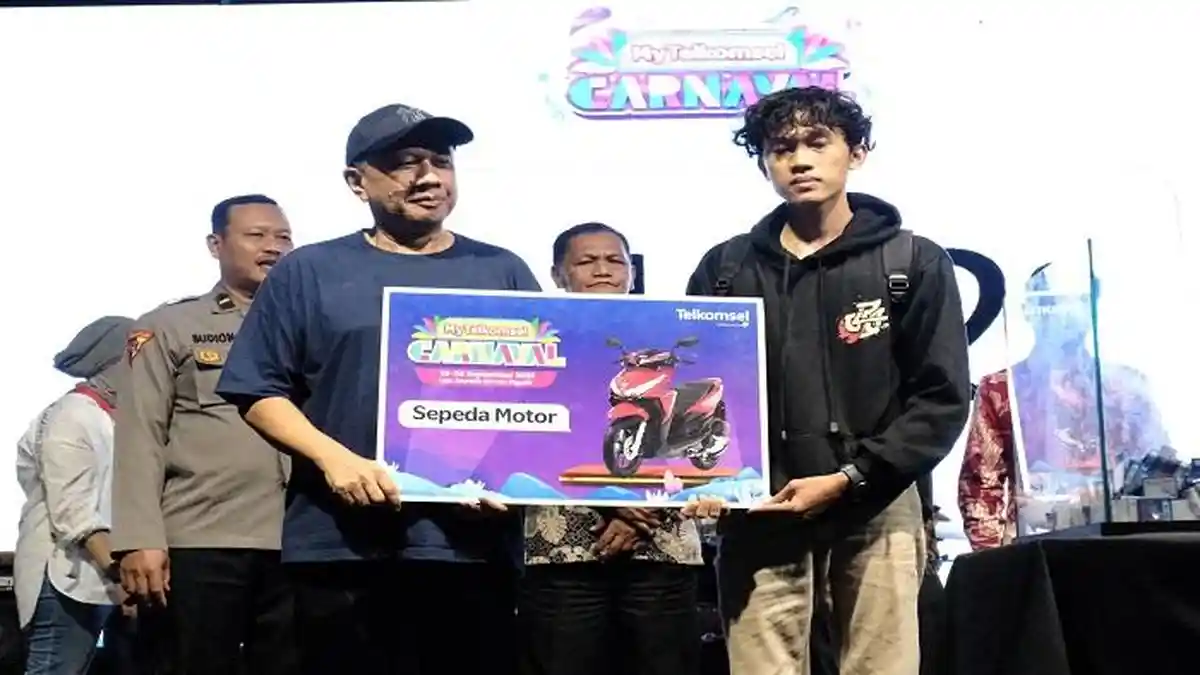 Pelanggan Telkomsel Kubu Raya Raih Hadiah Motor Dari Program MyTelkomsel Carnaval