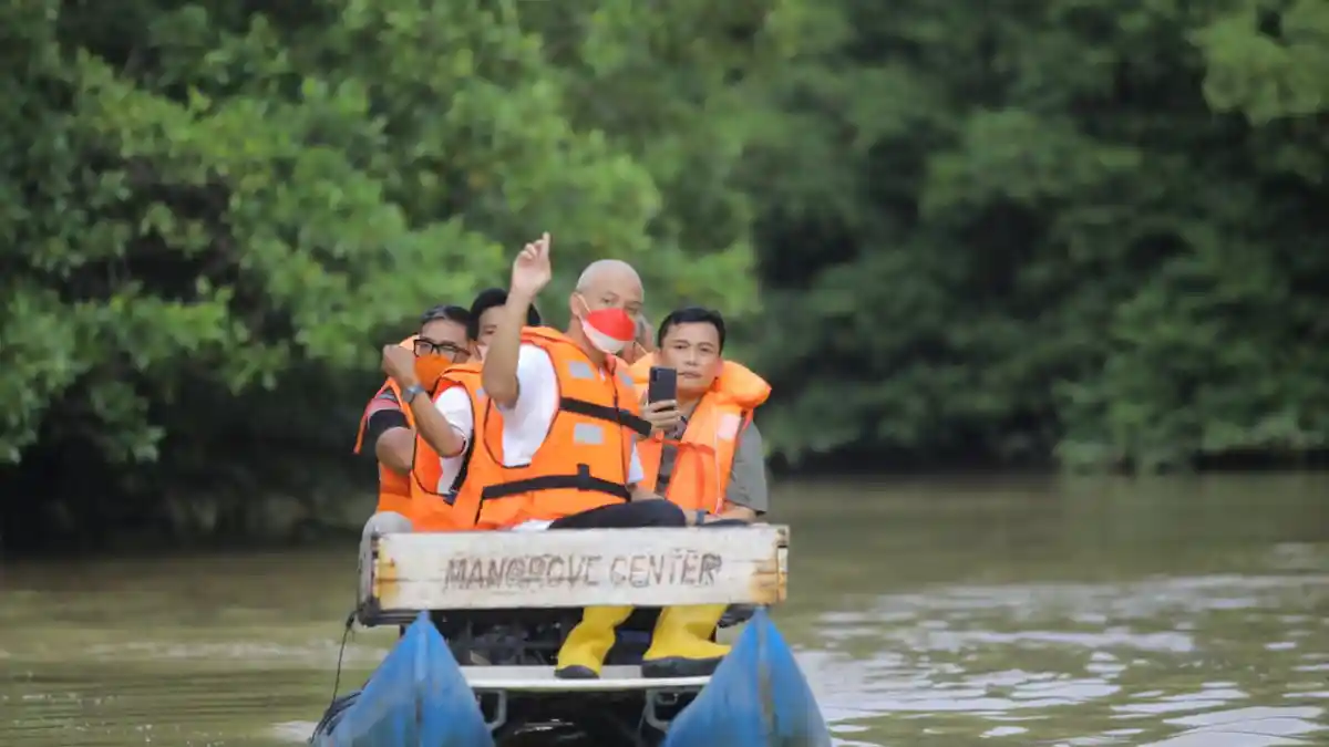 Ganjar Pranowo Puji Kawasan Mangrove Center Balikpapan