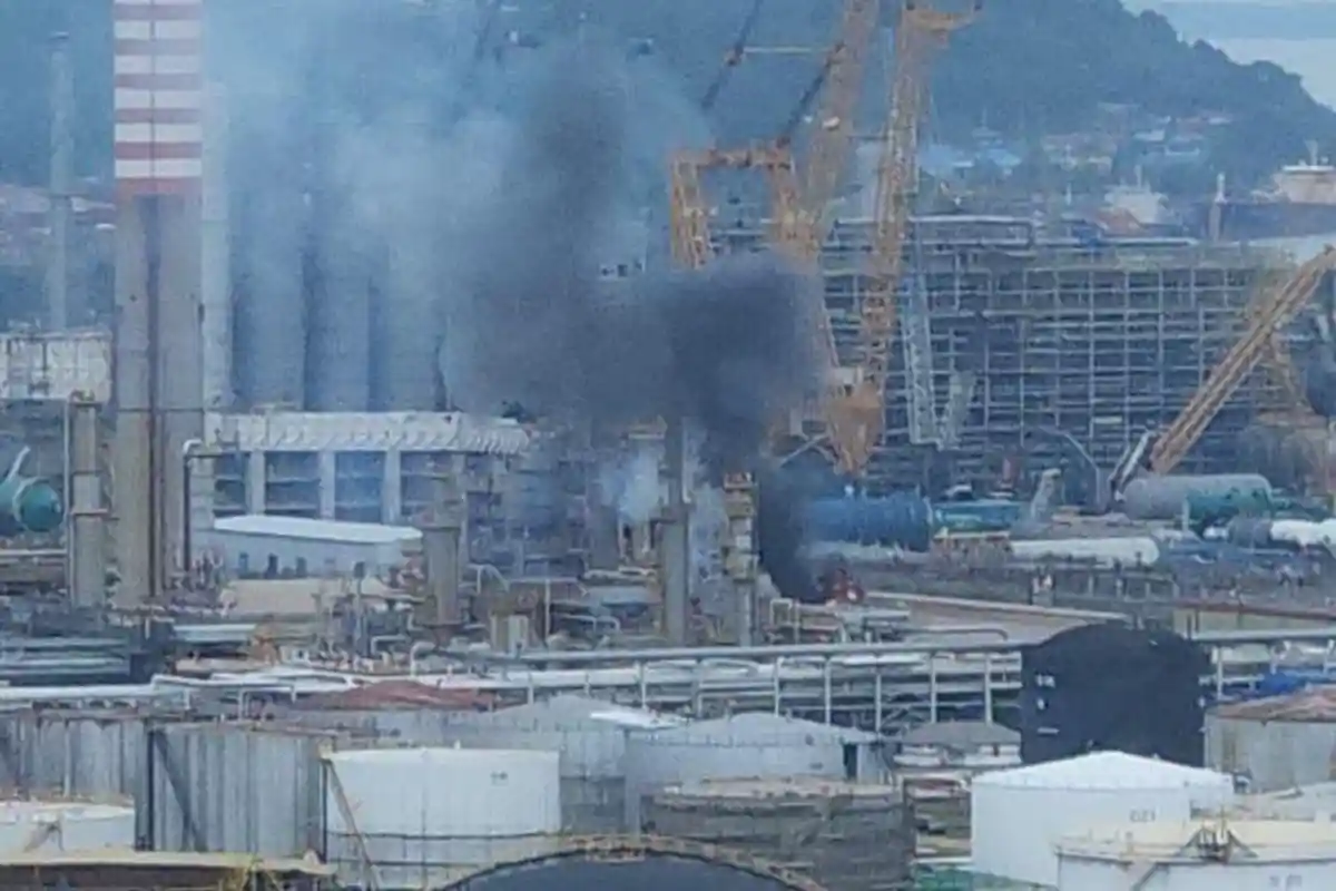 Kilang Minyak Pertamina Balikpapan Terbakar, 1 Orang Meninggal Dunia, Warga Dengar Ledakan