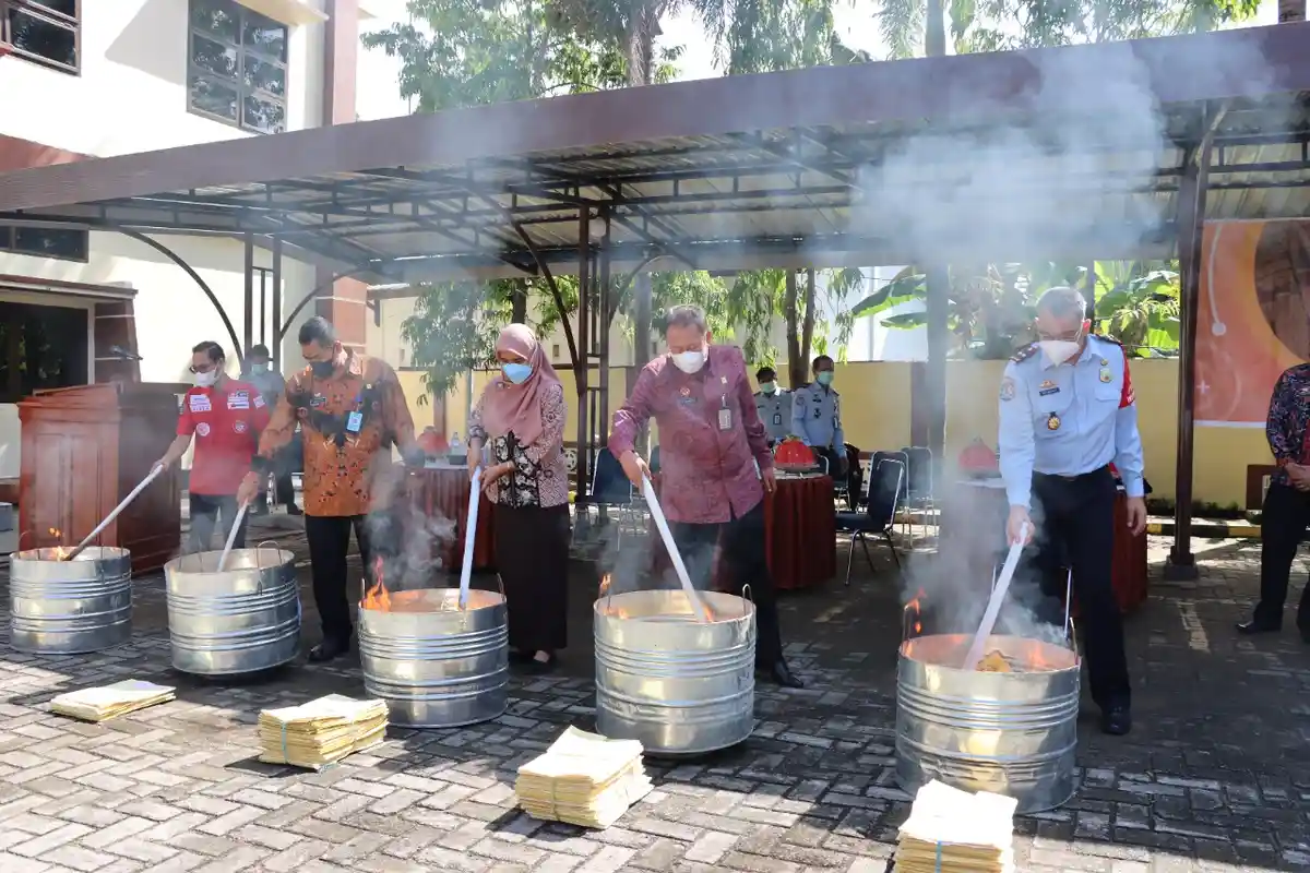 Kantor Imigrasi Polewali Mandar Musnahkan 52.595 Arsip