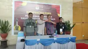 Konferensi-pers-paslon-Bupati-Konawe-Selatan-Radhan-Al-Gindo-Nur-Alam-dan-Rasyid-usai-tes-psikologi.jpg