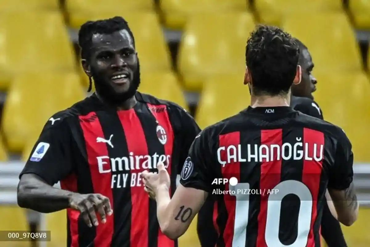 Update Liga Italia, Dilema Kessie di AC Milan Jelang Bursa Transer, Calhanoglu Buka Jalan ke Inter