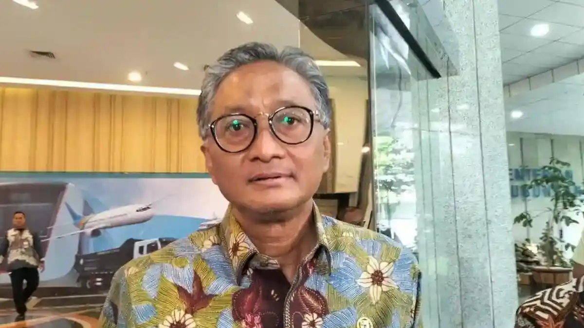 Tertangkap Kamera! Gestur Menteri PU Doddy Viral Diduga Ogah Salami Bawahan saat Penyambutan