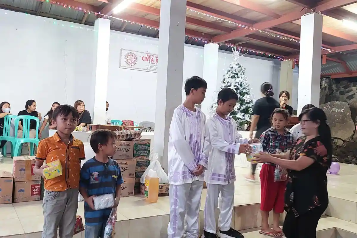 Anak Panti Asuhan Cinta Kasih Remboken Sulawesi Utara Senang Dapat Kado Dari PT Tirta Sukses Perkasa