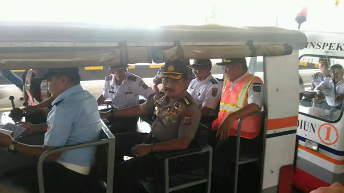 Polisi dan Dishub DIY Cek Jalur Kereta dari Stasiun Tugu ke Stasiun Wates