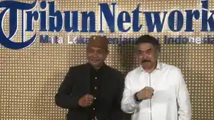 Ketua-Tim-Hukum-PDIP-Prof-Gayus-Lumbuun-kanan-dan-D.jpg