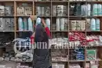 harga-plastik-naik-di-padang-842026.jpg