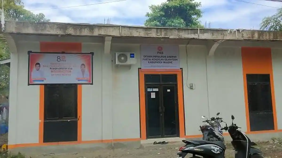 Wabup Majene Arismunandar dan Kombes Nurhabri Daftar Calon Bupati di PKS