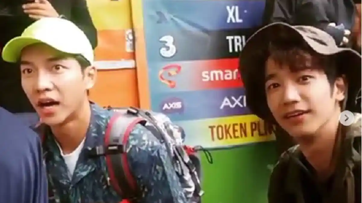 Lee Seung Gi dan Jasper Liu Jajan di Tugu Jogyakarta