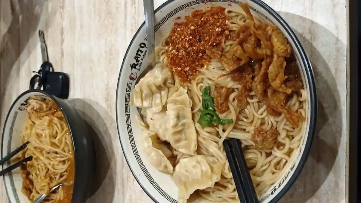 Makan Ramen Ala Jepang di Bogor, Pakai Topping Gyoza