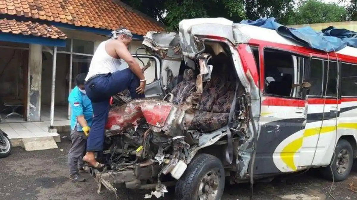 Kecelakaan Maut di Tol Cipali Isuzu Elf vs Tronton, Sepuluh Orang Tewas Berikut Ini Identitasnya