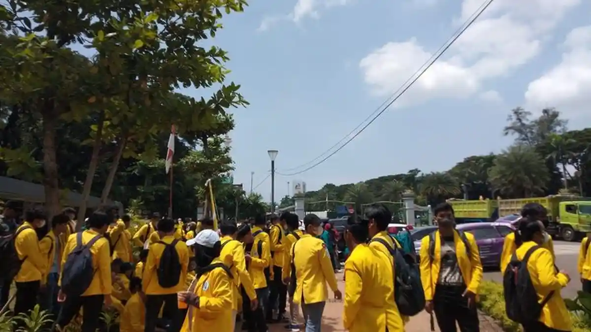 Gelar Aksi di DPR RI, Ini 4 Tuntutan BEM SI