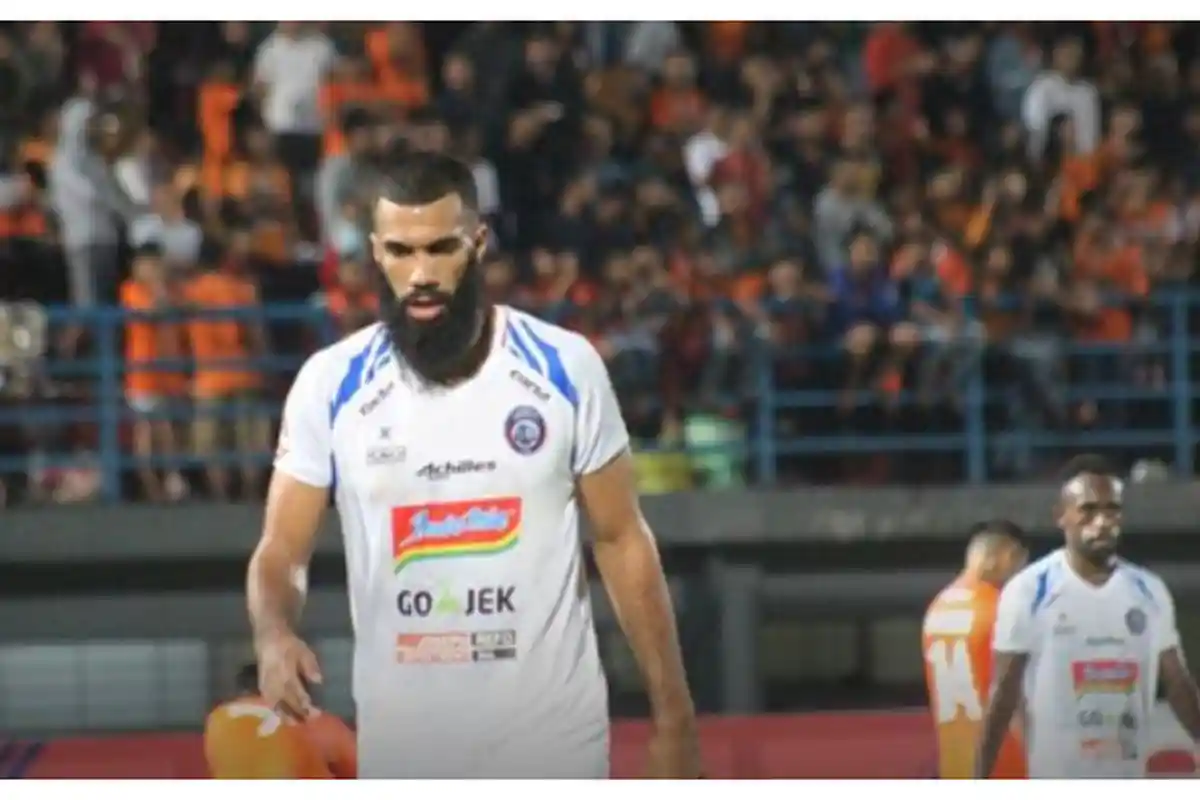 Belum Berkontribusi Maksimal, Sylvano Comvalius Masih Diberi Kesempatan oleh Arema FC