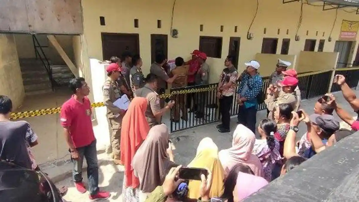 Viral Digeruduk Emak-emak, Rumah Kos Short Time Indramayu Sementara Disegel Satpol PP