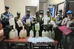 Petugas Gabungan Amankan 99 Liter Sopi Milik Penumpang KM Sirimau di Pelabuhan Pomako Timika