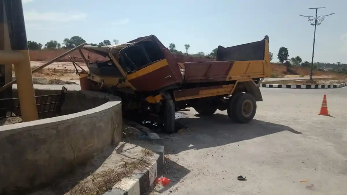 Laka Lantas di Karimun, Sopir Dump Truck Tabrak Motor, Korban Alami Luka Lecet dan Lebam