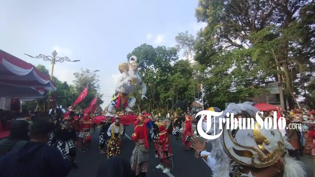 Reog Hingga Barongsai Ramaikan Karnaval Budaya Klaten 2023, Warga Padati Jalan Pemuda