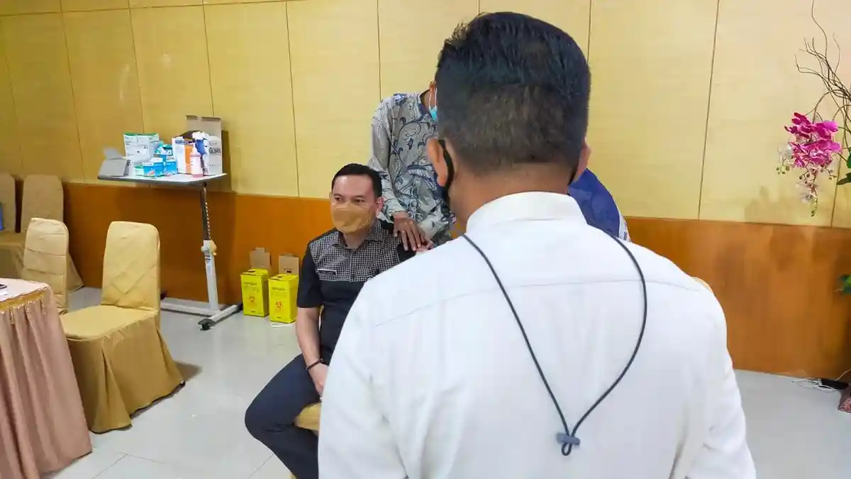 Nakes di Bantaeng Mulai Terima Vaksin Moderna