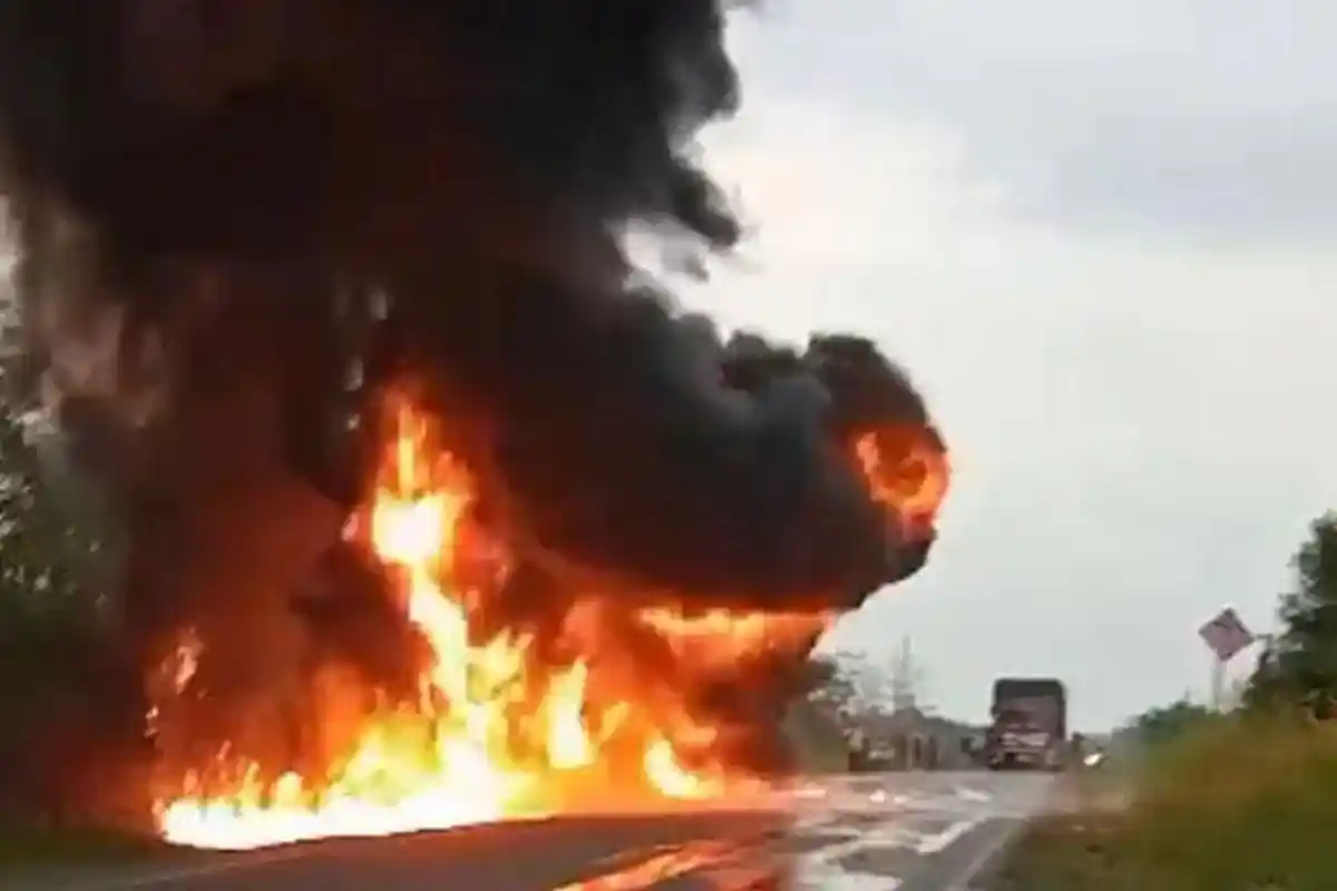 Diduga Pelansir BBM, Polres Bungo Selidiki Kecelakaan Grandmax yang Tabrak Truk Hingga Terbakar