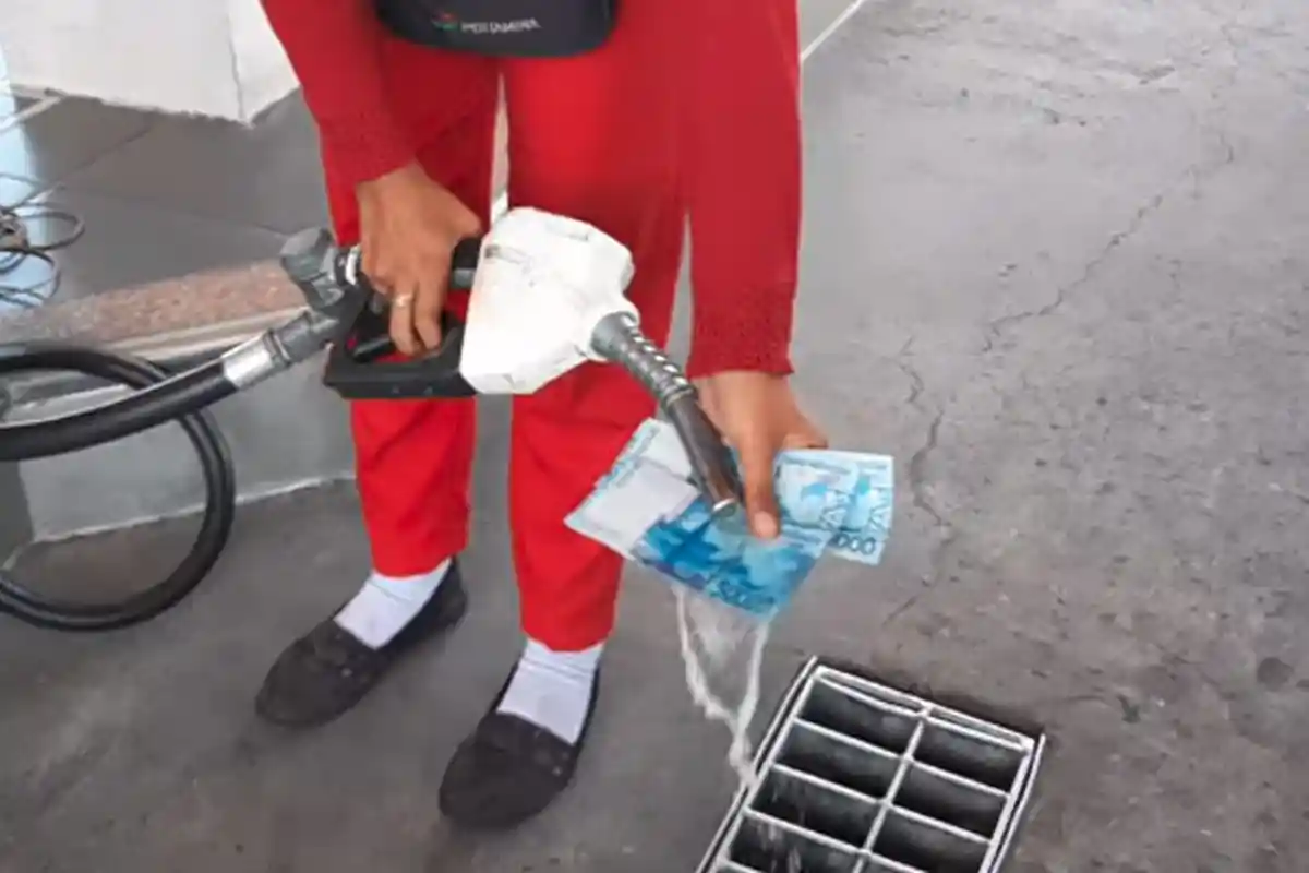 Viral Video Petugas SPBU Siram Uang Pecahan Rp 50.000 Pakai Bensin, Buktikan Uang Asli atau Palsu