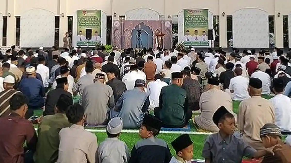 Bupati Banggai Banggai Jadi Khatib Salat Idulfitri di Lapangan Mirqan